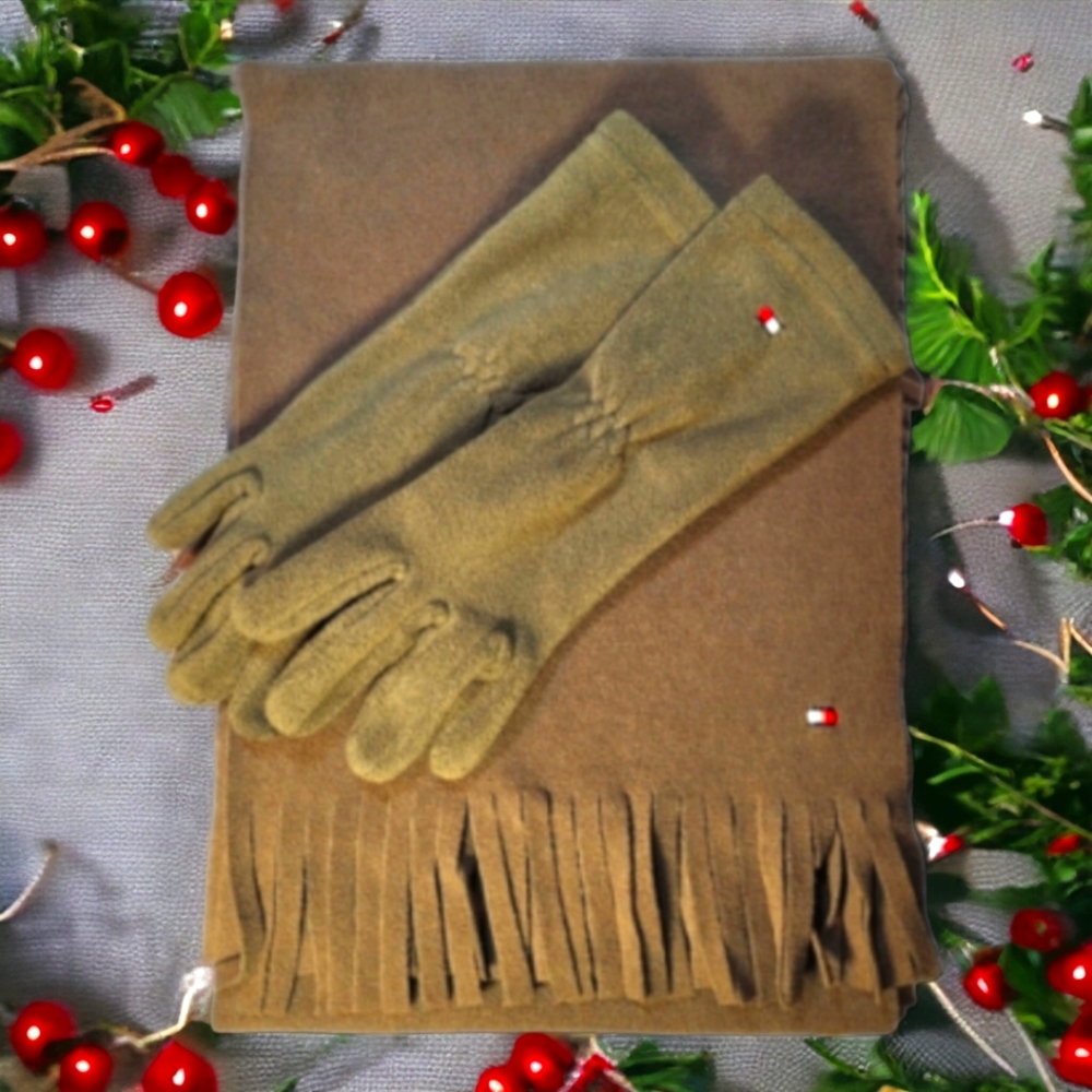Tommy Hilfiger fleece scarf and gloves
